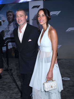 June 16, 2025, New York, Ny, United States: Brad Pitt and Ines de Ramon attend the World Premiere of Apple Original Films F1: The Movie at Times Square in New York. June 16, 2025. New York United States - ZUMAp281 20250616_zea_p281_038 Copyright: xPhotoxImagexPressx