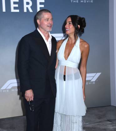 June 16, 2025, New York, Ny, United States: Brad Pitt and Ines de Ramon attend the World Premiere of Apple Original Films F1: The Movie at Times Square in New York. June 16, 2025. New York United States - ZUMAp281 20250616_zea_p281_043 Copyright: xPhotoxImagexPressx