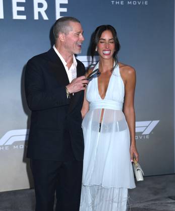 June 16, 2025, New York, Ny, United States: Brad Pitt and Ines de Ramon attend the World Premiere of Apple Original Films F1: The Movie at Times Square in New York. June 16, 2025. New York United States - ZUMAp281 20250616_zea_p281_049 Copyright: xPhotoxImagexPressx