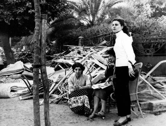 Natural disasters Earthquake 1954 in Algeria 14 September 1954 Orleansville, Algeria French Population from Ville Orleans Camping at Garden the Old Woman at Chair cries bitterly to the Earthquake at September 1954 in Algeria at the Catastrophe in the African Country Kamen 1 400 People ums Life, 14 000 were violated Orleansvile Algeria  Copyright: xUnitedxArchivesx xkpaxKeystonex 19540914_mar_k09_010