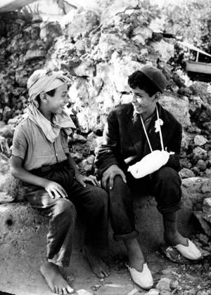 Natural disasters Earthquake 1954 in Algeria 14 September 1954 Orleansville, Algeria Two Boy Arabic Boys, Survivors the Tragedy, smile in the Ruins their House to the Earthquake at September 1954 in Algeria at the Catastrophe in the African Country Kamen 1 400 People ums Life, 14 000 were violated Ville Orleans Algeria  Copyright: xUnitedxArchivesx xkpaxKeystonex 19540914_mar_k09_019