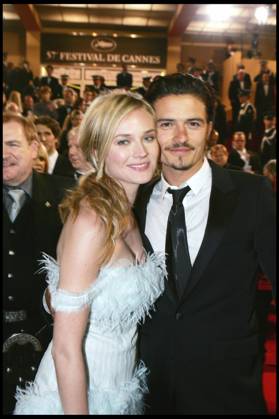Festival von Cannes DIANE KRUGER P O DIAMANTEN Größe SMARAGD und ARMKETTEN LINIEN DIAMANTEN CHOPARD und ORLANDO BLOOM 57EME FESTIVAL international VON Film von Cannes 2004 DESCENTE DES Marken für L TEAM VON Film TROY von WOLFGANG PETERSEN Plan AMERIKANISCH FEMININ Mann Schauspielerin Schauspieler Cannes Frankreich  Copyright: xBORDE-JACOVIDESx xBESTIMAGExBORDE-JACOVIDESx xBESTIMAGEx