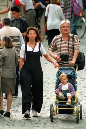 SOPHIE MARCEAU ZULAWSKI und BEBE A Rom Straße PUSSETTE voll Fuß  Copyright: xAGENCEx xBESTIMAGExAGENCEx xBESTIMAGEx