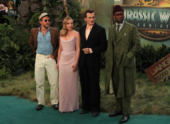 Jurassic World: Rebirth. World premiere London, UK. L-R: Jonathan Bailey, Scarlett Johansson, Rupert Friend and Mahershala Ali at the Jurassic World: Rebirth. World premiere. Odeon Luxe. Leicester Square. 17th July 2025. LMK11-S170625-001 Steve Bealing Landmark Media 
