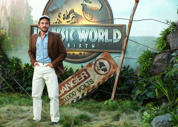 Celebrities attend the World Premiere of Jurassic World Rebirth at the Odeon Luxe, Leicester Square in London Featuring: Jonathan Bailey Where: London, United Kingdom When: 17 Jun 2025 Credit: John Rainford Cover Images EDITORIAL USE ONLY. NOT FOR USE BY NEWSPAPERS BASED IN THE UK. Copyright: xx coverimg54851133