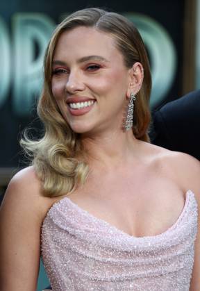 The Jurassic World Rebirth World Premiere in London, UK - 17 Jun 2025 Scarlett Johansson attends the Jurassic World Rebirth World Premiere at the Odeon Luxe Leicester Square. London United Kingdom Copyright: xFredxDuvalx xSOPAxImagesx FD-jurassic-more_21