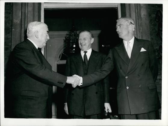 United Kingdom Ireland 8 August 1956 – Suez crisis Prime Minister meets itself in Downing Street No 10 Mr Mezies, Selwyn Lloyd and Sir Anthony Eden the Prime Minister held Today Tomorrow a Meeting in Downing Street No 10 from, to the some the main Del  Copyright: xUnitedxArchivesx xkpaxKeystonex 19560808_baf_k09_156