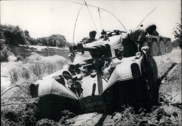 Africa Egypt 8 August 1956 Algeria Roads for Armoured car the Photo shows a Armored car, the at the from Army Bulldozers open Street at Area Bou HAMAMA progresses  Copyright: xUnitedxArchivesx xkpaxKeystonex 19560808_baf_k09_224
