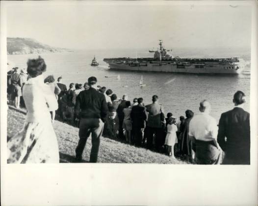 Categorized become 8 August 1956 – further Troops break in the Crisis area of Suez Canal at HMS Ocean in Plymouth the Photo shows the View of Aircraft carrier HMS Ocean, as he yesterday Plymouth – with further Troops and Inventories to Board – in Direction of Crisis area of Suez Canal left  Copyright: xUnitedxArchivesx xkpaxKeystonex 19560808_baf_k09_237