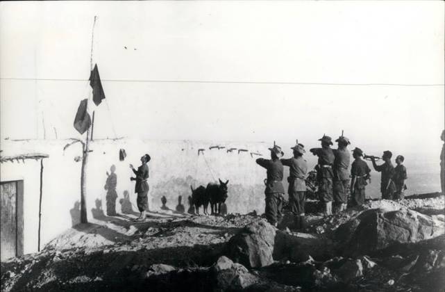 Africa Egypt 9 September 1956 Algeria New Outpost OPs French Soldiers of New Outpost in dar it Ziatir, 6 Miles east from Nemours, salute before the Flag  Copyright: xUnitedxArchivesx xkpaxKeystonex 19560909_baf_k09_003