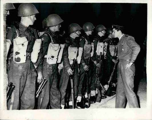 Movements Organisations 11 November 1956 – the First Contingent the UNO Police meets from Denmark in Italy a – at the Path to Egypt the First Contingent the UNO Police met on Airport Naples a – from Denmark Coming – at the Path t  Copyright: xUnitedxArchivesx xkpaxKeystonex 19561111_baf_k09_075