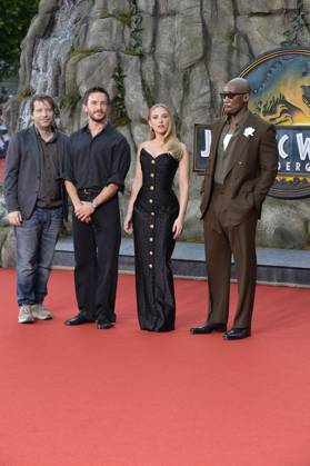 Gareth Edwards director , Jonathan Bailey, Scarlett Johansson and Mahershala Ali at the premiere of JURASSIC WORLD THE REBIRTH at the ZOO Palast in Berlin on 18 06 2025