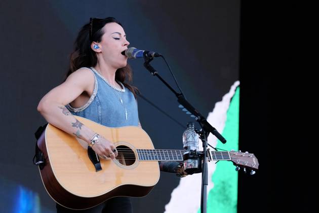 June 20, 2025, Newport, United Kingdom: Scottish singer songwriter Amy Elizabeth Macdonald, performing live on stage at the Isle of Wight Festival. Newport United Kingdom - ZUMAs197 20250620_aaa_s197_124 Copyright: xDawnxFletcher-Parkx