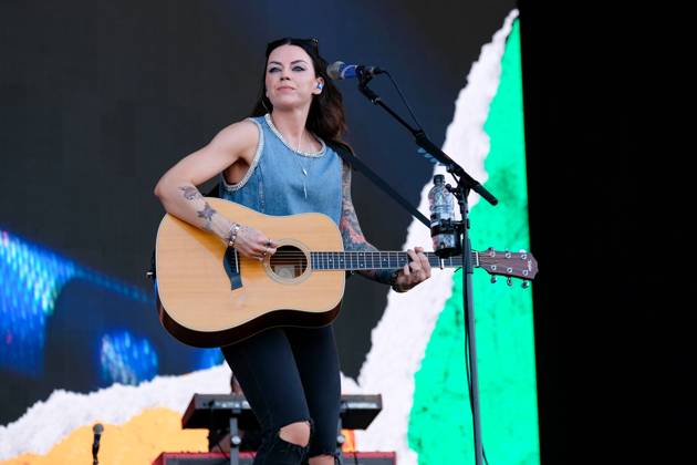 June 20, 2025, Newport, United Kingdom: Scottish singer songwriter Amy Elizabeth Macdonald, performing live on stage at the Isle of Wight Festival. Newport United Kingdom - ZUMAs197 20250620_aaa_s197_132 Copyright: xDawnxFletcher-Parkx