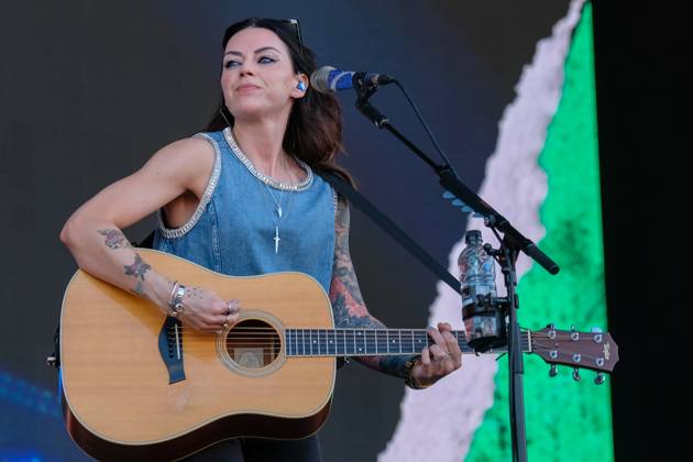 June 20, 2025, Newport, United Kingdom: Scottish singer songwriter Amy Elizabeth Macdonald, performing live on stage at the Isle of Wight Festival. Newport United Kingdom - ZUMAs197 20250620_aaa_s197_134 Copyright: xDawnxFletcher-Parkx