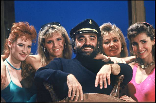 Archiv DEMIS ROUSSOS und sie COCOGIRLS mit FANFAN FRANCOISE NICOD KLEBER und NATTY TARDIVEL BELMONDO LORS D ein Show TELE IN 1986 Frankreich  Copyright: xASLANx xBESTIMAGExASLANx xBESTIMAGEx