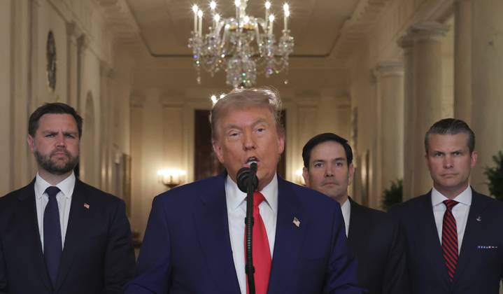 June 21, 2025, Washington, District Of Columbia, USA: U.S. President Donald Trump delivers an address to the nation accompanied by U.S. Vice President JD Vance, U.S. Secretary of State Marco Rubio and U.S. Defense Secretary Pete Hegseth, at the White House in Washington, D.C., U.S. June 21, 2025, following U.S. strikes on Iran s nuclear facilities Washington USA - ZUMAs152 20250621_faa_s152_059 Copyright: xCarlosxBarriax-xPoolxviaxCNPx