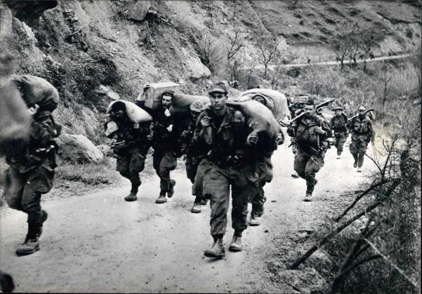 Africa Egypt 25 January 1959 – reappearance terrorist Activities in Algeria on Eve the Local elections will from Algeria a reappearance terrorist Activities reported the Photo shows French Troops, the at a Street in the Kabylia patrol, where Rebels in last Time especially active Goods  Copyright: xUnitedxArchivesx xkpaxKeystonex 19590125_baf_k09_001