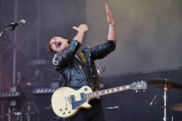 Adam Grahn from Royal Republic live at the Summerside Festival 2025 at Grenchen Airfield, 27 06 2025 Foto:xP.xFrauchigerx xFuturexImagex summerside_5616