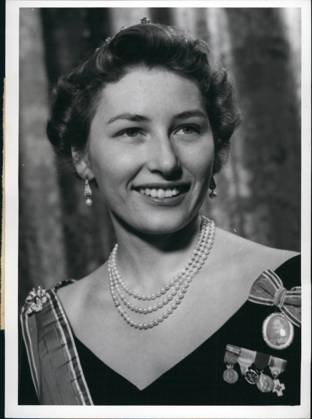 Heirs Heiress Members of Royal Family Celebrities 1958 – their Royal Highness Princess Astrid from Norway 25 Years on 12 February 1958 the Photo shows the First Picture from Princess Astrid to the Death their Grandfather King Haakon VII  Copyright: xUnitedxArchivesx xkpaxKeystonex 19600112_baf_k09_1875