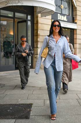 Dua Lipa leaves the Schiaparelli fitting on the sidelines of Paris Fashion Week in Paris, France, on July 6, 2025 Yehiel Chekroune Bestimage Dua Lipa leaves the Schiaparelli fitting on the sidelines of Paris Fashion Week in Paris, France, on July 6, 2025 Yehiel Chekroune Bestimage Paris France  Copyright: xYehielxChekrounex xBestimagexYehielxChekrounex xBestimagex