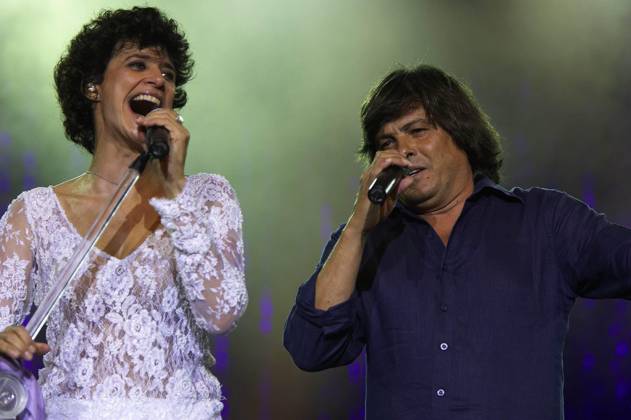 Brazilian singer SIMONE performs in concert with Portuguese singer LUIS REPRESAS Lisbon, Portugal - 08.09.05, Portugal Rui M Leal WENN 301929.jpg