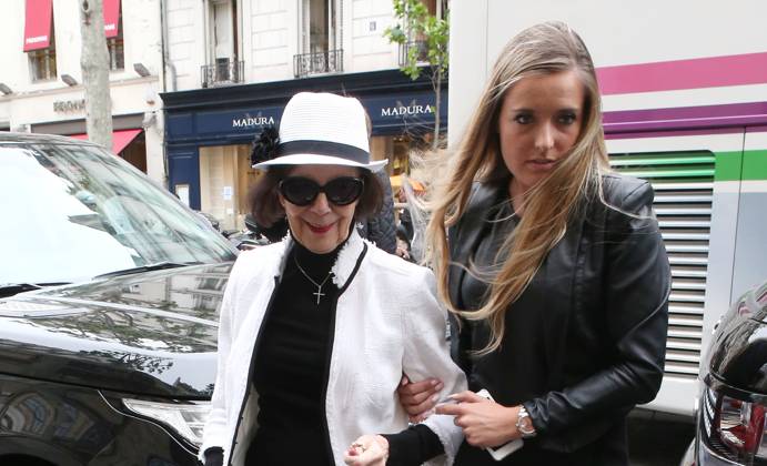 Mary Jo Shannon mother of Kris Jenner Le clan Kardashian se retrouve à la résidence hôtelière où Kim Kardashian et Kanye West résident Paris 20 mai 2014 The Kardashian family gathers at Kim and Kanye residency in Paris on 20 05 2014 Paris France  Copyright: xGENGISx xBESTIMAGExGENGISx xBESTIMAGEx
