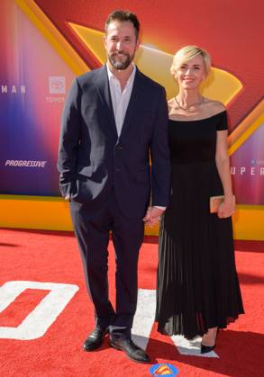 Superman Premiere - Los Angeles, USA LOS ANGELES, USA. July 07, 2025: Noah Wyle & Sara Wells at the premiere for Superman at the TCL Chinese Theatre. Los Angeles CA USA  Copyright: xPaulxSmith Featureflashx