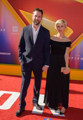 Superman Premiere - Los Angeles, USA LOS ANGELES, USA. July 07, 2025: Noah Wyle & Sara Wells at the premiere for Superman at the TCL Chinese Theatre. Los Angeles CA USA  Copyright: xPaulxSmith Featureflashx