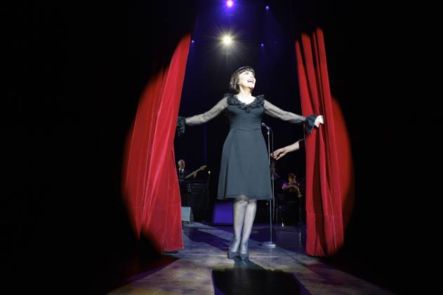 Mireille Mathieu fait son jubilé à lOlympia pour ses 50 ans de carrière jusquau 26 octobre 2014 Le 24 octobre 2014 French singer performed at Olympia for her 50 year career Paris, on october 24th 2014 Paris France  Copyright: xCOADICxGUIRECx xBESTIMAGExCOADICxGUIRECx xBESTIMAGEx