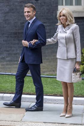 French President Emmanuel Macron Welcomed to Downing Street by Starmer 9 July 2025 London, UK. 9 July 2025. French President Emmanuel Macron and First Lady Brigitte Macron are welcomed to 10 Downing Street by UK Prime Minister Sir Keir Starmer and his wife Victoria Starmer. The meeting comes during President Macron™s State Visit to the United Kingdom, aimed at strengthening diplomatic and bilateral ties between the two nations., Credit:Abdullah Bailey Avalon UK, London Copyright: xAbdullahxBaileyx xAvalonx 1020055244
