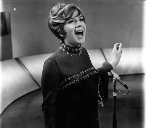 Bands Composers Instruments musicians Opera Orchestra Records Singers Songwriter Symphonies 2 February 1969 Vikki Carr comes for their own TV series to Great Britain the American Singer Vikki Carr is here arrived, at to their own TV series for London Weekend Televisio  Copyright: xUnitedxArchivesx xkpaxKeystonex 19690202_baf_k09_043