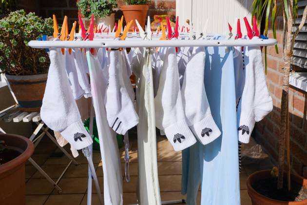 Düsseldorf 11 07 2025 clothes horse colorful clothesline clothespins clothespins sustainable environmentally friendly air-drying wet laundry balcony solar energy wind energy sunlight solar heat solar heat save electricity no tumble dryer electricity consumption electricity bill washing household money hygiene