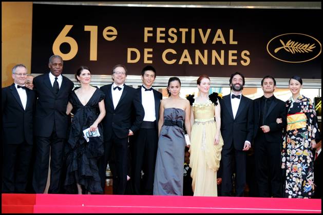 THE FILM TEAM DANNY GLOVER, ALICE BRAGA, YOSHINO KIMURA, GAEL GARCIA BERNAL, YSUKE ISEYA JULIANNE MOORE OPENING WALKS OF THE FILM BLINDNESS 61TH FESTIVAL DE CANNES 2008 CANNES France  Copyright: xGuillaumexGaffiot BestimagexGuillaumexGaffiot Bestimagex