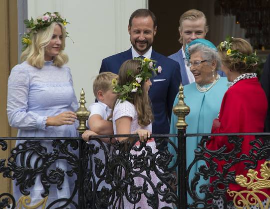 Prince Sverre Magnus, Princess Ingrid Alexandra, Princess Mette Marit, Prince Haakon, Marius Borg Hoiby , Princess Astrid, Queen Sonja The Royal Family of Norway at King Harald of Norways 25 year jubilee garden party in Trondheim on June 23, 2016 King Harald celebrates his 25 year  Copyright: xRoyalportraitsxEurope BernardxRubsamenx xBestimagexRoyalportraitsxEurope BernardxRubsamenx xBestimagex