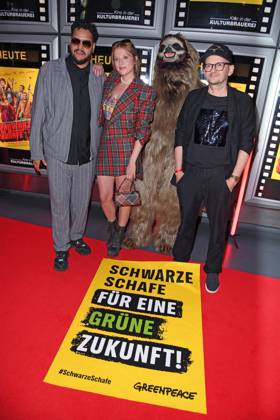 Yasin El Harrouk, Jella Haase, Milan Peschel at the SchwarzeSchafe premiere at the cinema in the Kulturbrauerei in Berlin on 15 07 2025