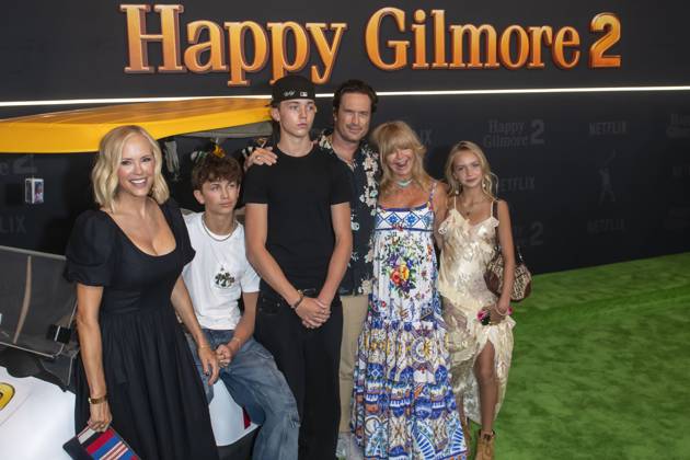 July 21, 2025, New York, United States: (L-R) Erinn Hudson, Bodhi Hawn Hudson, Wilder Brooks Hudson, Oliver Hudson, Goldie Hawn and Rio Laura Hudson attend Netflix s Happy Gilmore 2 New York Premiere at Jazz at Lincoln Center. New York United States - ZUMAs197 20250721_aaa_s197_295 Copyright: xRonxAdarx