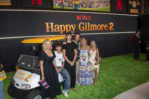 July 21, 2025, New York, United States: (L-R) Erinn Hudson, Bodhi Hawn Hudson, Wilder Brooks Hudson, Oliver Hudson, Goldie Hawn and Rio Laura Hudson attend Netflix s Happy Gilmore 2 New York Premiere at Jazz at Lincoln Center. New York United States - ZUMAs197 20250721_aaa_s197_296 Copyright: xRonxAdarx