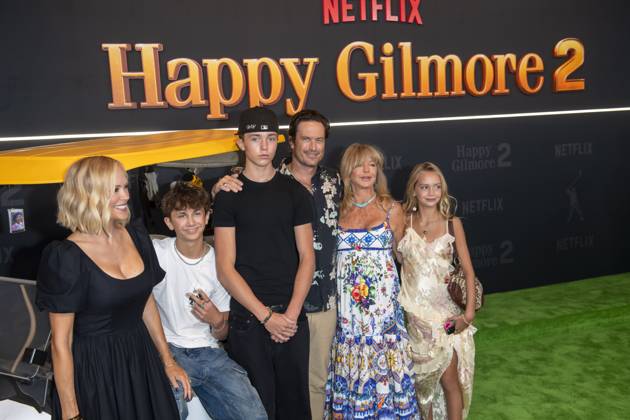 July 21, 2025, New York, United States: (L-R) Erinn Hudson, Bodhi Hawn Hudson, Wilder Brooks Hudson, Oliver Hudson, Goldie Hawn and Rio Laura Hudson attend Netflix s Happy Gilmore 2 New York Premiere at Jazz at Lincoln Center. New York United States - ZUMAs197 20250721_aaa_s197_303 Copyright: xRonxAdarx