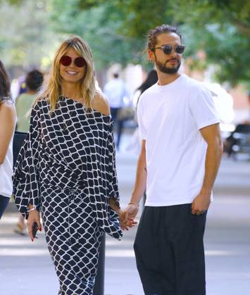 Heidi Klum picked up her daughter Lou with boyfriend Tom Kaulitz at the bus stop after summer day camp in New York, July 2, 2018 Please hide children face prior publication Heidi Klum and her new boyfriend Tom Kaulitz, wait with her mother Erna Klum for h  Copyright: xAgencex xBestimagexUSAxAgencex xBestimagexUSAx
