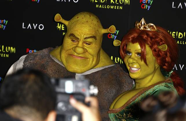 Heidi Klum and her partner Tom Kaulitz dressed up as Fiona and Shrek arrive in a carriage at the annual Halloween bash in New York, on October 31st 2018 Heidi Klum and Tom Kaulitz dressed up as Fiona and Shrek at her Annual Halloween bash in a horse drawn carriage, in New York, on October 31st 2018 New York United States  Copyright: xAgencex xBestimagexUSAxAgencex xBestimagexUSAx
