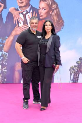 Imad Mardnli and Samia Mardnli at the German premiere of DIE NACKTE KANONE in Berlin on 24 07 2025