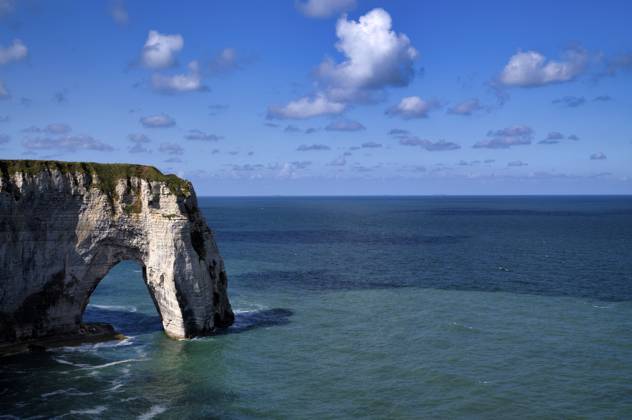 Felsbogen Falaise oder Porte La Manneporte, Étretat, Meer, Steilküste, Klippen, Kreidefelsen, Alabasterküste, La Côte d Albâtre, Normandie, Seine-Maritime, Frankreich Rock arch Falaise or Porte La Manneporte, Étretat, sea, steep coast, cliffs, chalk cliffs, alabaster coast, La Côte d Albâtre, Normandy, Seine-Maritime, France Copyright: imageBROKER MichaelxWeber ibximw14432429