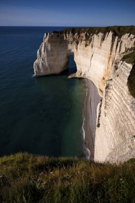 Felsbogen Falaise oder Porte La Manneporte, Étretat, Meer, Steilküste, Klippen, Kreidefelsen, Alabasterküste, La Côte d Albâtre, Abendstimmung, Normandie, Seine-Maritime, Frankreich Rock arch Falaise or Porte La Manneporte, Étretat, sea, steep coast, cliffs, chalk cliffs, alabaster coast, La Côte d Albâtre, evening mood, Normandy, Seine-Maritime, France Copyright: imageBROKER MichaelxWeber ibximw14420434