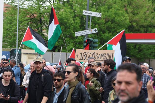 Pro-Palestinian demonstrators march in Italy MILAN, ITALY - APRIL 12: Thousands of demonstrators march at the square while holding Palestinian flags, as they chant for stopping the genocide in Gaza , no displacement of Palestinians and immediate permanent ceasefire , on April 12, 2025 in Milan, Italy. Lombardia Italy. Editorial use only. Please get in touch for any other usage. Copyright: x2025xAnadoluxMichelexNovagax
