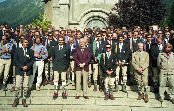 Archives Edouard Balladur and his wife Marie Josèphe Delacour at the Chamonix Guides Festival August 15, 1993 Jean Claude Woestelandt Bestimage Chamonix France  Copyright: xJEAN-CLAUDExWOESTELANDTx xBESTIMAGExJEAN-CLAUDExWOESTELANDTx xBESTIMAGEx