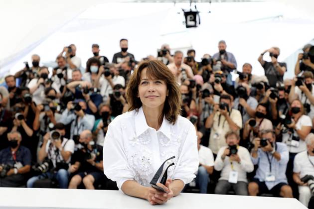 Sophie Marceau dressed in Celine at the photocall of the movie Tout sest bien passé during 74th Cannes Film Festival in Cannes on july 8th 2021 Borde Jacovides Moreau Bestimage Photocall of the movie Tout sest bien passé during 74th Cannes Film Festival in Cannes on july 8th 2021 Cannes France  Copyright: xJACOVIDES-BORDE-MOREAUx xBESTIMAGExJACOVIDES-BORDE-MOREAUx xBESTIMAGEx