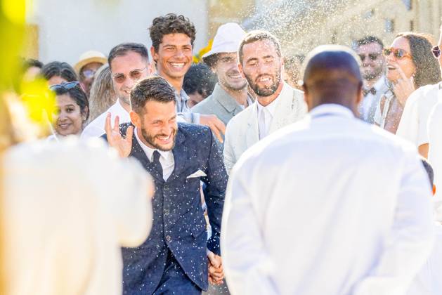 Simon Porte Jacquemus et son mari Marco Maestri Mariage de Simon Porte Jacquemus et Marco Maestri à Charleval, France, le 27 août 2022 Wedding Of Simon Porte Jacquemus And Marco Maestri on August 27, 2022 in Charleval, France Charleval France  Copyright: xAgencex xBestimagexAgencex xBestimagex