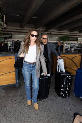 Laura Smet and her husband Raphaël Lancrey Javal Celebrities arrive at Nice airport for the 75th International Cannes Film Festival Nice, France, May 16, 2023 Da Silva Perusseau Bestimage Celebrities arrive at Nice airport for the 76th International Cannes Film Festival Nice France  Copyright: xTizianoxDaxSilvax-xPierrexPerusseaux xBestimagexTizianoxDaxSilvax-xPierrexPerusseaux xBestimagex