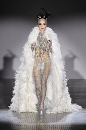 Daphne Guiness on the catwalk at the Celia Kritharioti Haute Couture Fall Winter 2023 24 collection show during Paris Fashion Week PFW , in Paris, France, on July 3, 2023 Daphne Guiness on the catwalk at the Celia Kritharioti Haute Couture Fall Winter 2023 24 collection show during Paris Fashion Week PFW , in Paris, France, on July 3, 2023 Paris France  Copyright: xAgencex xBestimagexAgencex xBestimagex